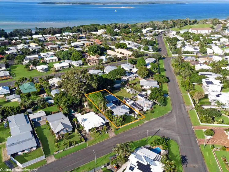 82 Shell Street, Urangan QLD 4655