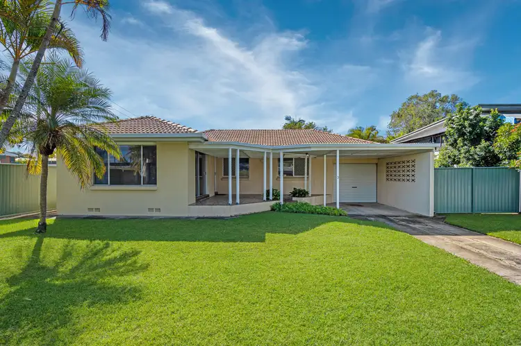 3 Kilmartin Esplanade, Biggera Waters QLD 4216