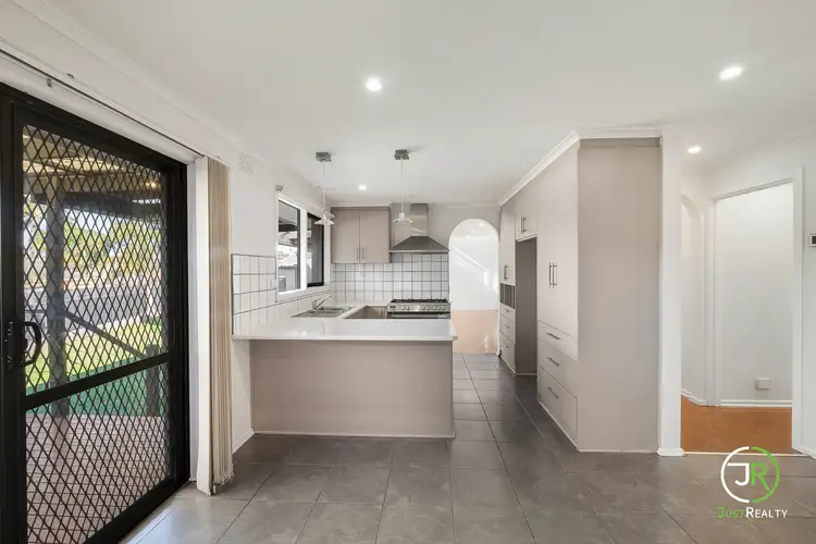 Fifth view of Homely house listing, 8 Montclair Close, Springvale South VIC 3172