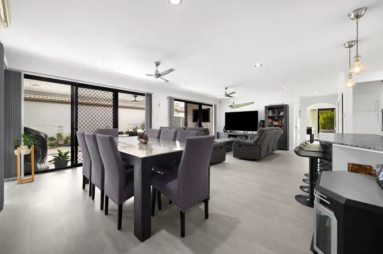 19 Amsonia Court, Arundel QLD 4214