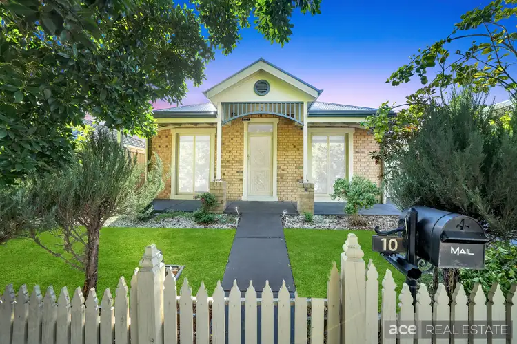 10 Bunyip Walk, Caroline Springs VIC 3023