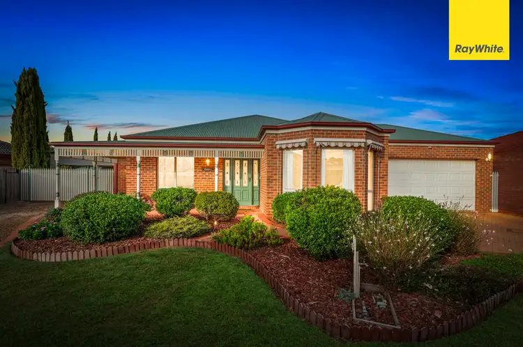 8 Manor Place, Melton VIC 3337