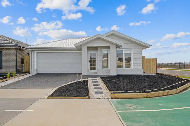 28 Crescendo Boulevard, Clyde VIC 3978