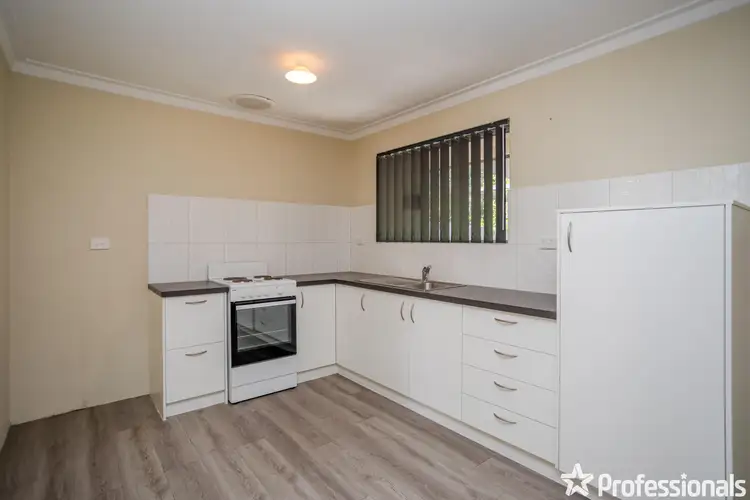 Second view of Homely house listing, 10 Glenhurst Court, Camillo WA 6111