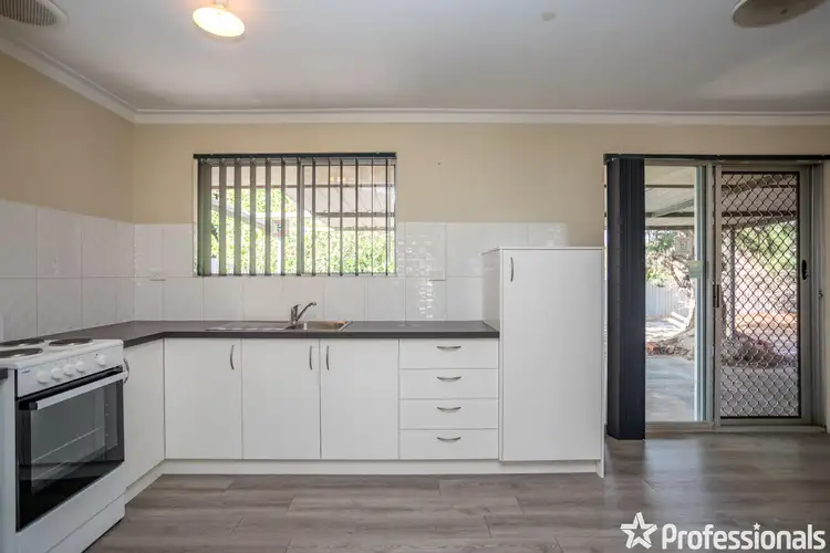 Third view of Homely house listing, 10 Glenhurst Court, Camillo WA 6111