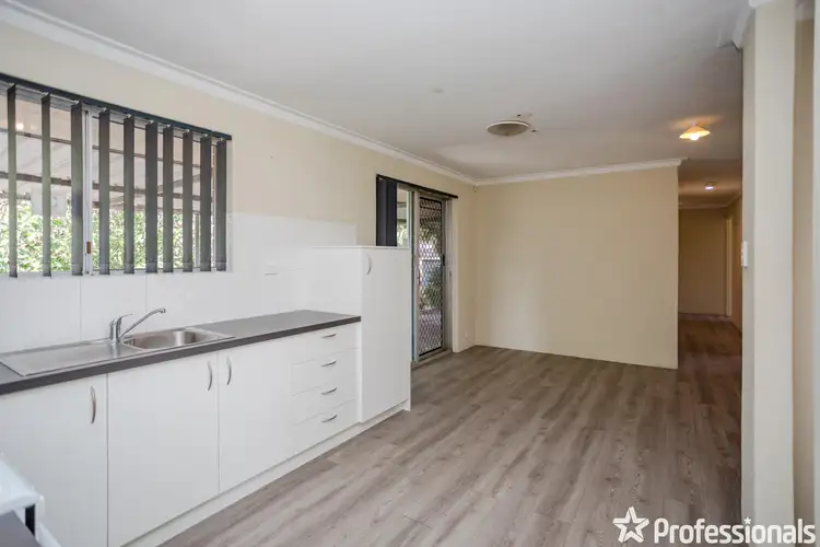 Fourth view of Homely house listing, 10 Glenhurst Court, Camillo WA 6111