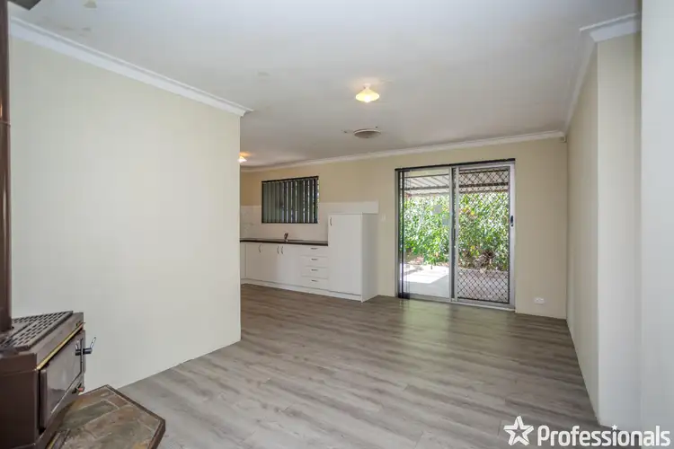 Fifth view of Homely house listing, 10 Glenhurst Court, Camillo WA 6111