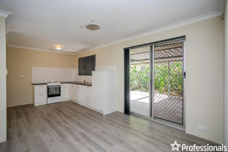 Sixth view of Homely house listing, 10 Glenhurst Court, Camillo WA 6111