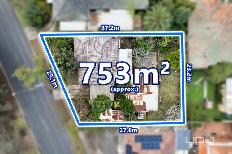 56 East Esplanade, St Albans VIC 3021