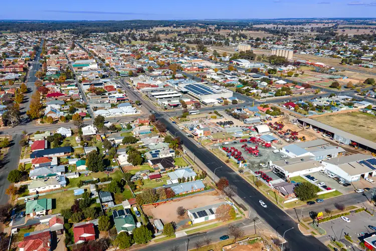 83 Hoskins Street, Temora NSW 2666