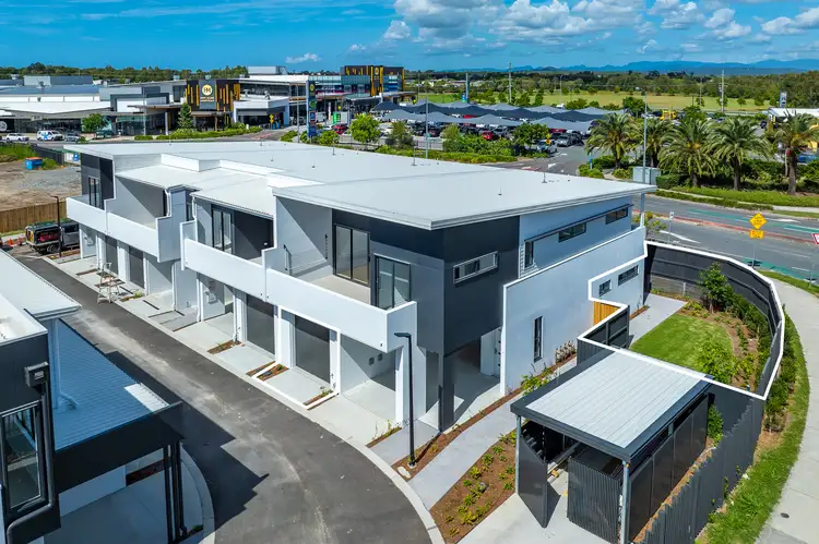 82 Bronte Circuit, Hope Island QLD 4212