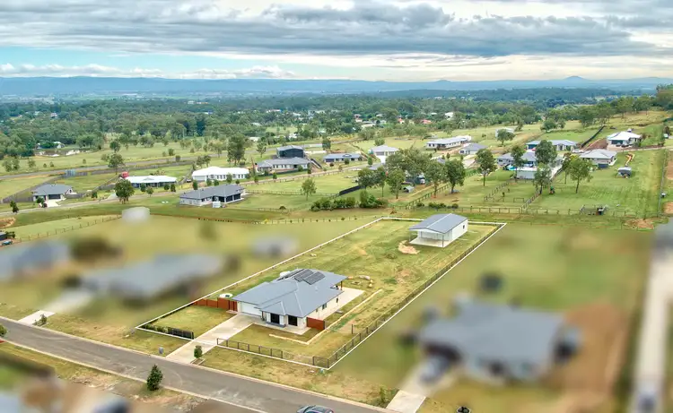 7 Laverton Close, Plainland QLD 4341