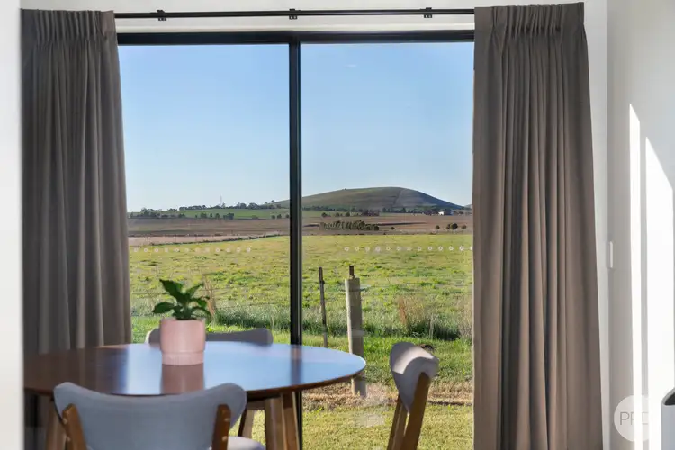 2 Crestmont Court, Miners Rest VIC 3352