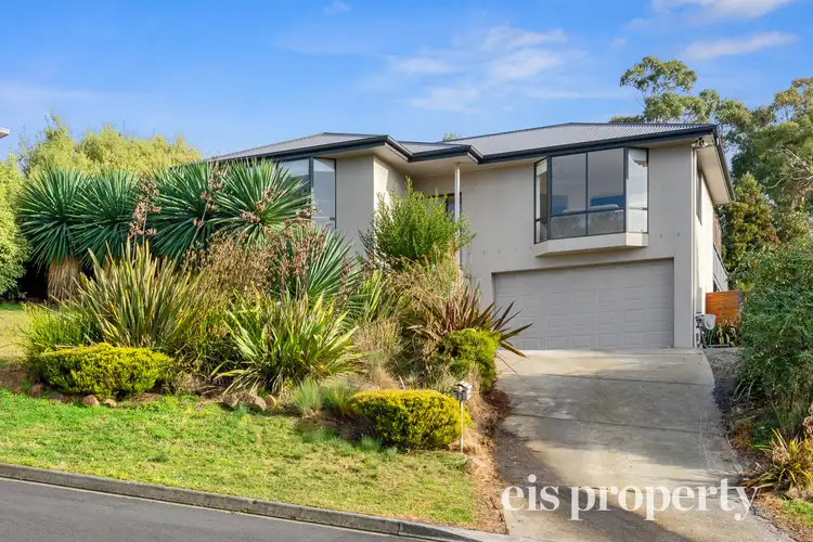 11 Radiata Drive, Lindisfarne TAS 7015