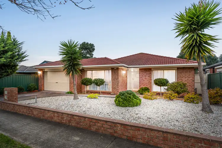 8 Flintoff Avenue, Burnside VIC 3023