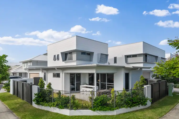 12 Captain Avenue, Newport QLD 4020