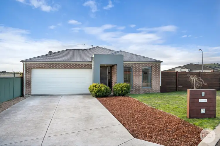 1 Crestmont Court, Miners Rest VIC 3352