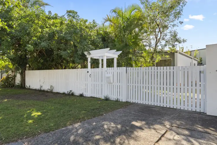 11 Albicore Street, Mermaid Waters QLD 4218