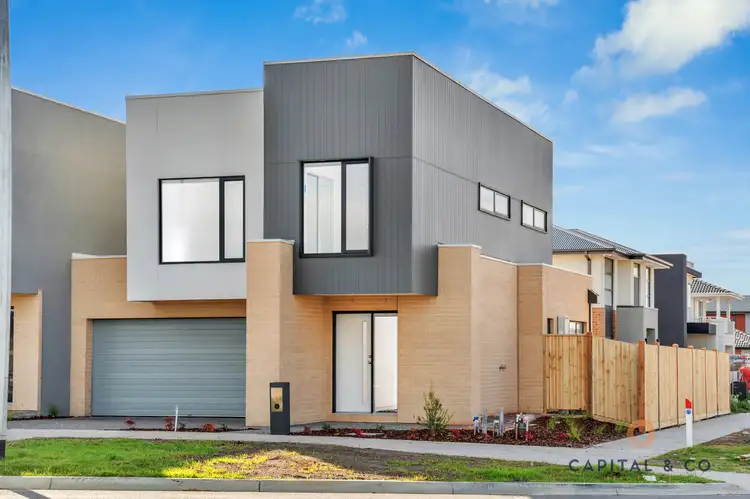 16 Roseburn Avenue, Mickleham VIC 3064