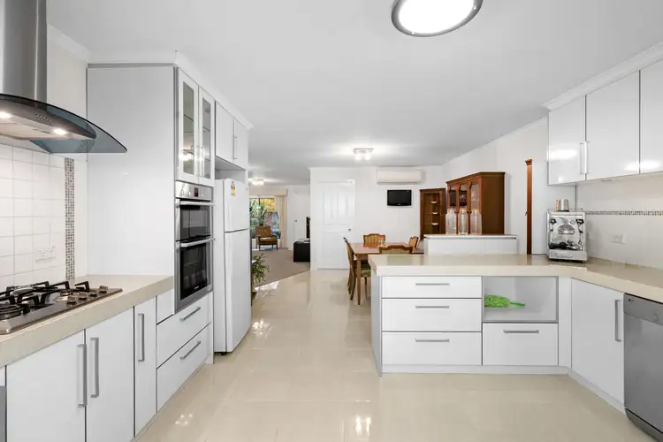 Second view of Homely house listing, 7 Sandon Circuit, Forest Hill VIC 3131