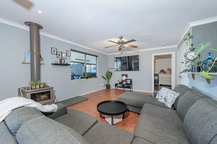 Second view of Homely house listing, 8 Kendal Court, Camillo WA 6111