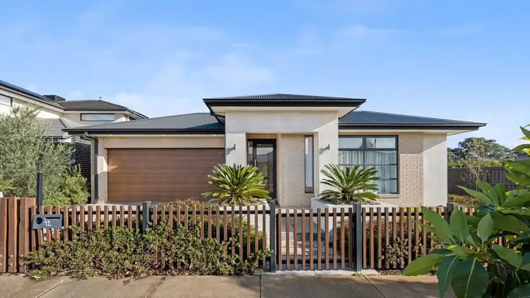 12 Grovedon Circuit, Donnybrook VIC 3064