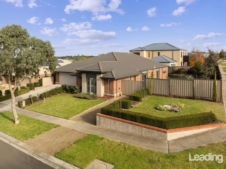 14 Fentonhill Parade, Sunbury VIC 3429
