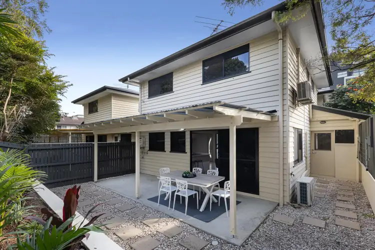 2/9 Curwen Terrace, Chermside QLD 4032