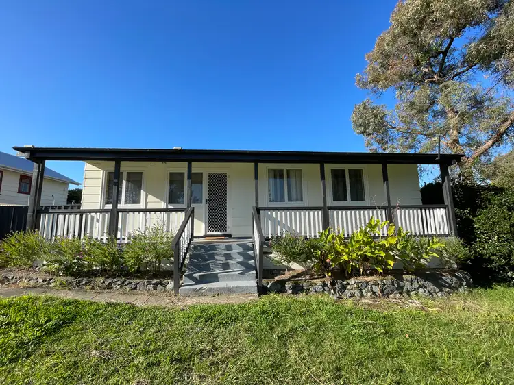 11 Hudson Street, Tumut NSW 2720