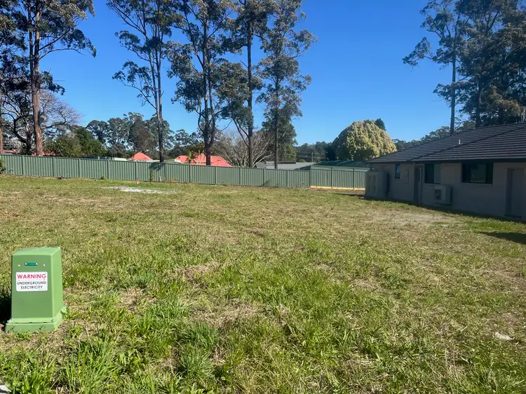 13 Corymbia Loop
