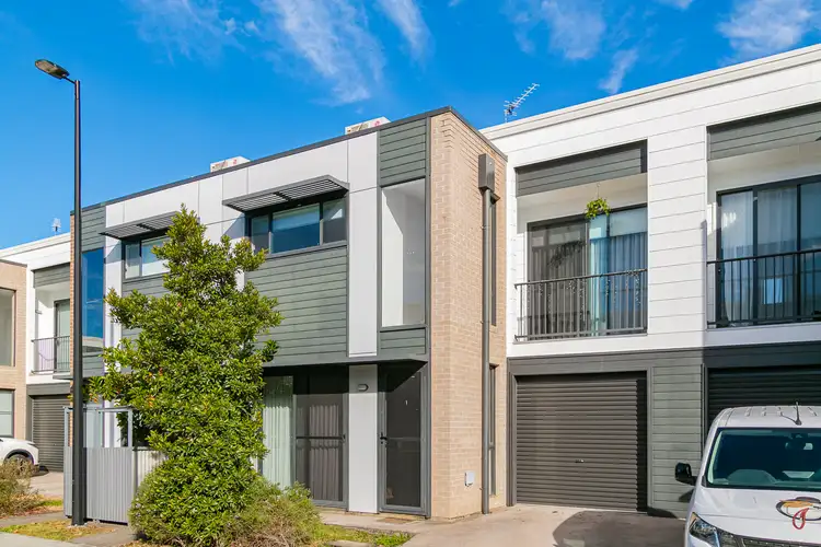 14 Lorikeet Drive