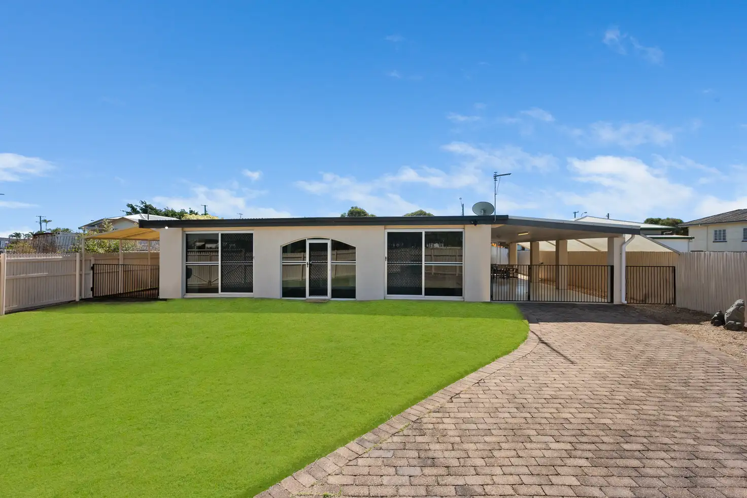 Main view of Homely house listing, 2/4 Ferguson Street, Currajong QLD 4812
