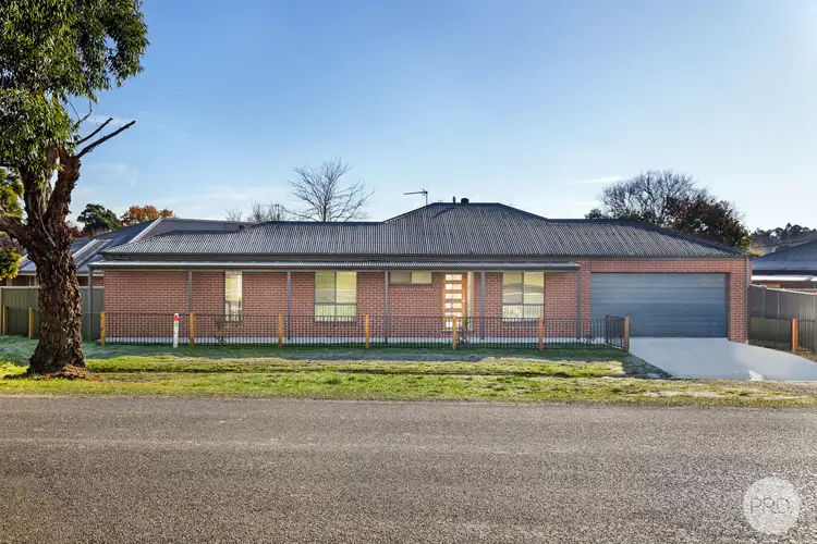 9 Semmens Avenue, Creswick VIC 3363