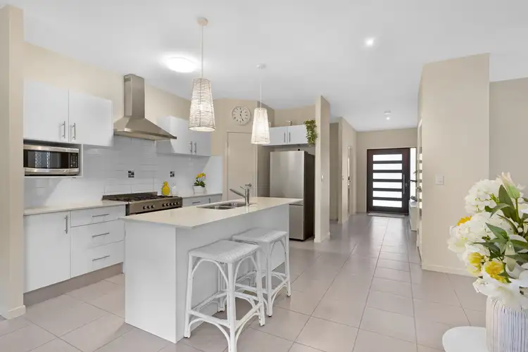 93 Observatory Drive, Reedy Creek QLD 4227