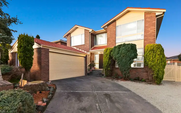 2 Sally Close, Wantirna South VIC 3152