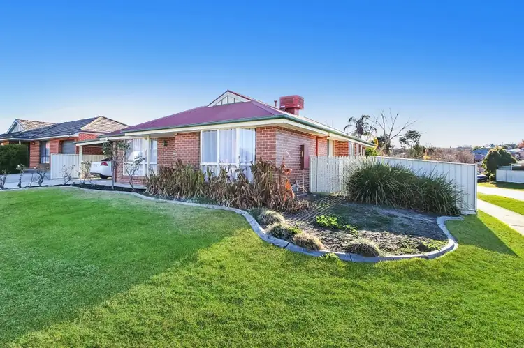 Second view of Homely house listing, 8 Jennifer Place, West Wodonga VIC 3690