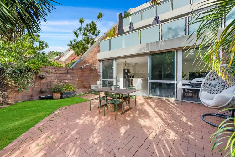 2/111 Rio Vista Boulevard, Broadbeach Waters QLD 4218