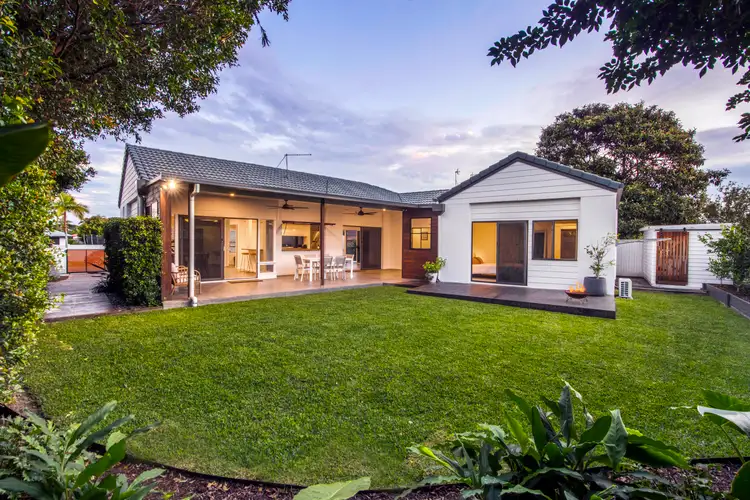 38 Fairsky Avenue, Mermaid Waters QLD 4218