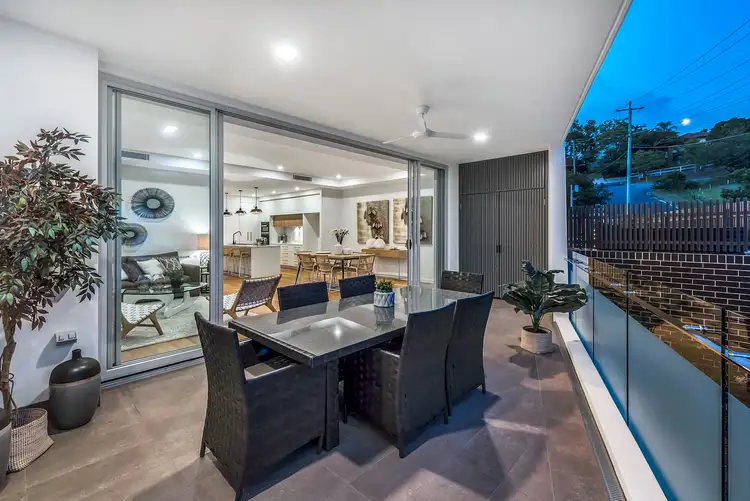 2/11 Mayne Street, Toowong QLD 4066
