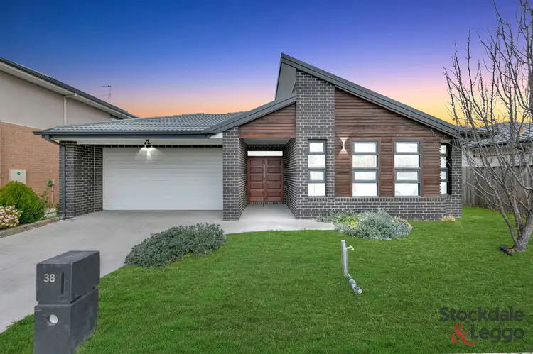 38 Westonbury Drive, Truganina VIC 3029