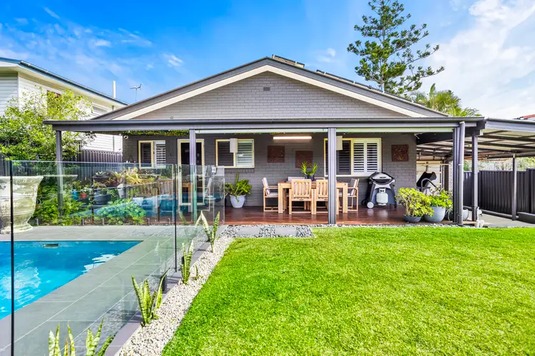 216 Scarborough Road, Scarborough QLD 4020