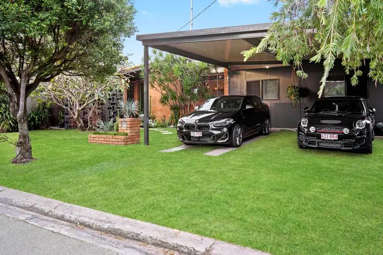 11 Yeringba Street, Mermaid Waters QLD 4218