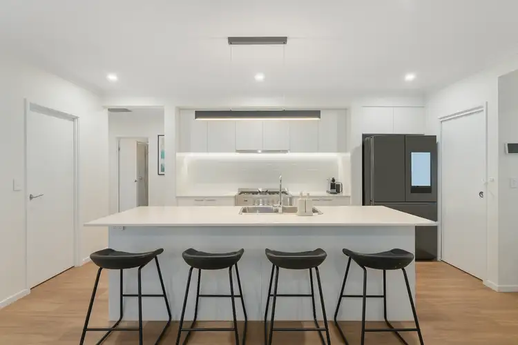 15 Hyacinth Street, Bridgeman Downs QLD 4035