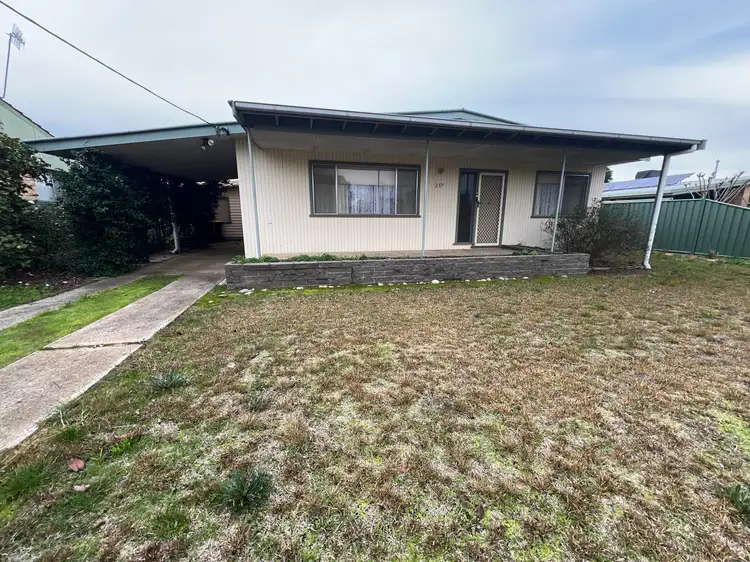 237 Waring Street, Deniliquin NSW 2710
