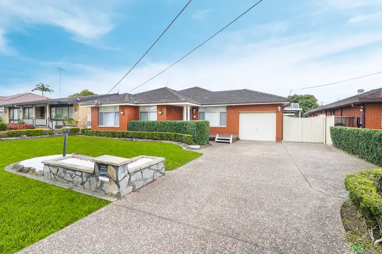 28 Curtis Crescent, Moorebank NSW 2170
