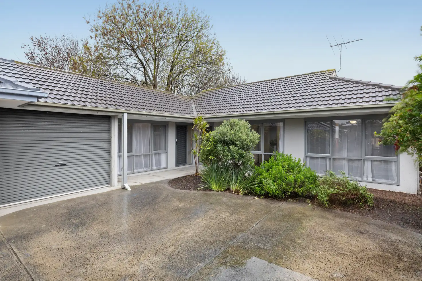 Main view of Homely unit listing, 2/17 Catherine Parade, Frankston VIC 3199