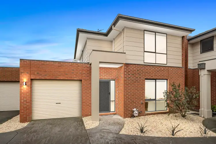 2/30 Simon Court, Hampton Park VIC 3976