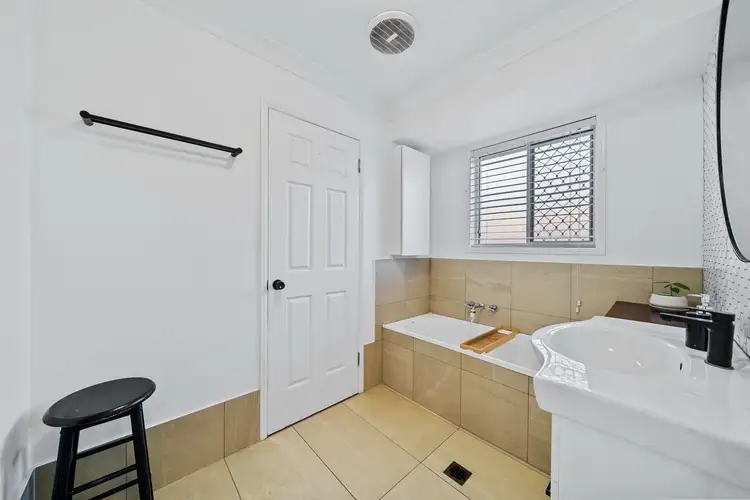Sixth view of Homely house listing, 5 Kelsal Court, Heritage Park QLD 4118