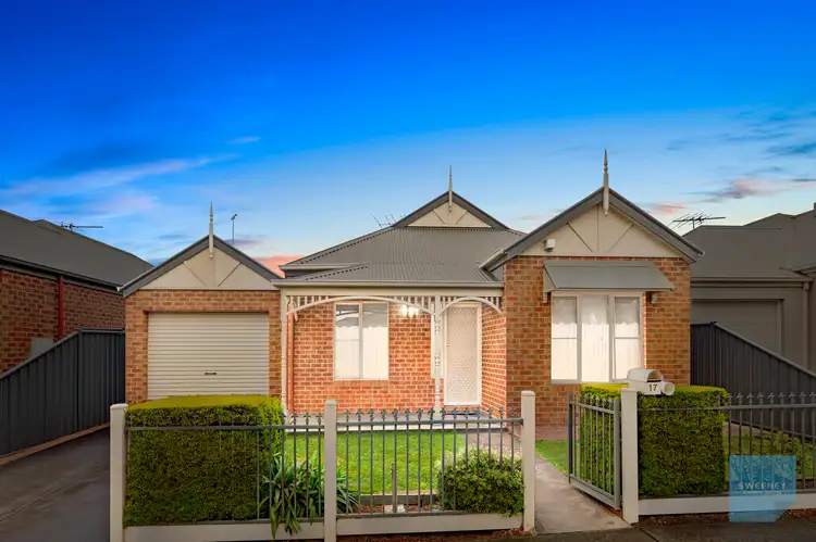 17 Strutt Place, Caroline Springs VIC 3023