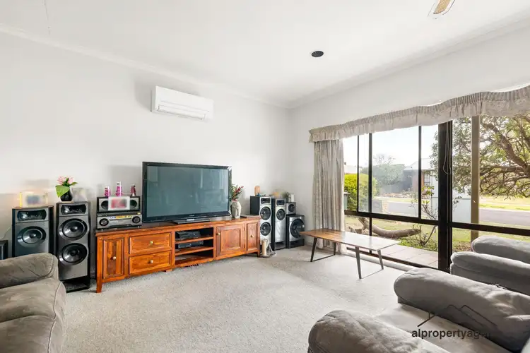 Sixth view of Homely house listing, 8 Henderson Avenue, Horsham VIC 3400